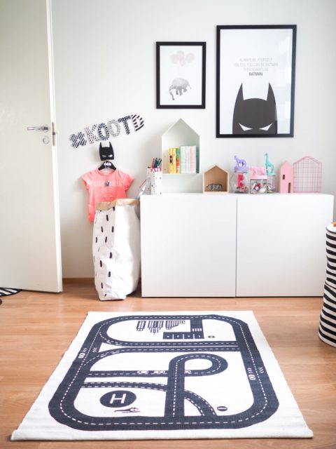 Lastenhuoneeseen uusi pöytä?