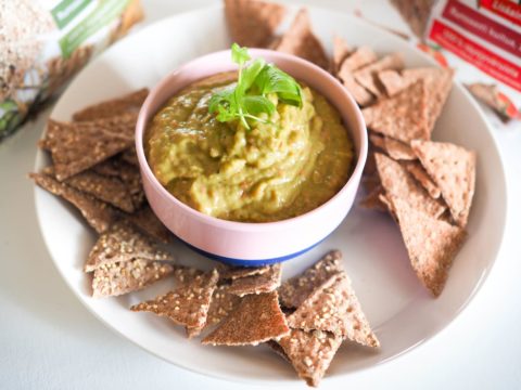 Terveelliset nachot & itsetehty guacamole