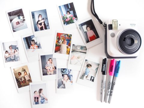 Kesän kivoin lahjaidea – Instax Polaroid -kamera Adlibriksestä
