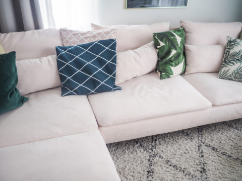 Kolmen lapsen vanhempien & vaaleanpunaisen sohvan paras kaveri – Bissel Spot Clean