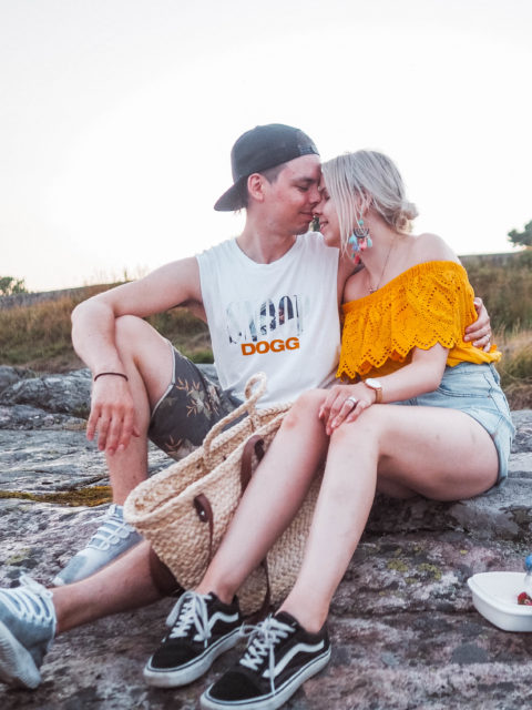 Kaupunkipyöräilemässä auringonlaskun aikaan