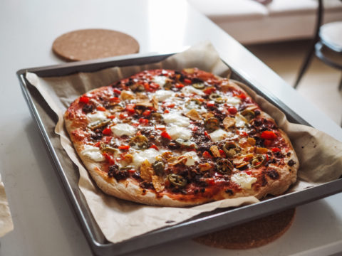 2x meidän lemppari-itsetehdyt vegepizzat: Juurespizza & Nachopizza